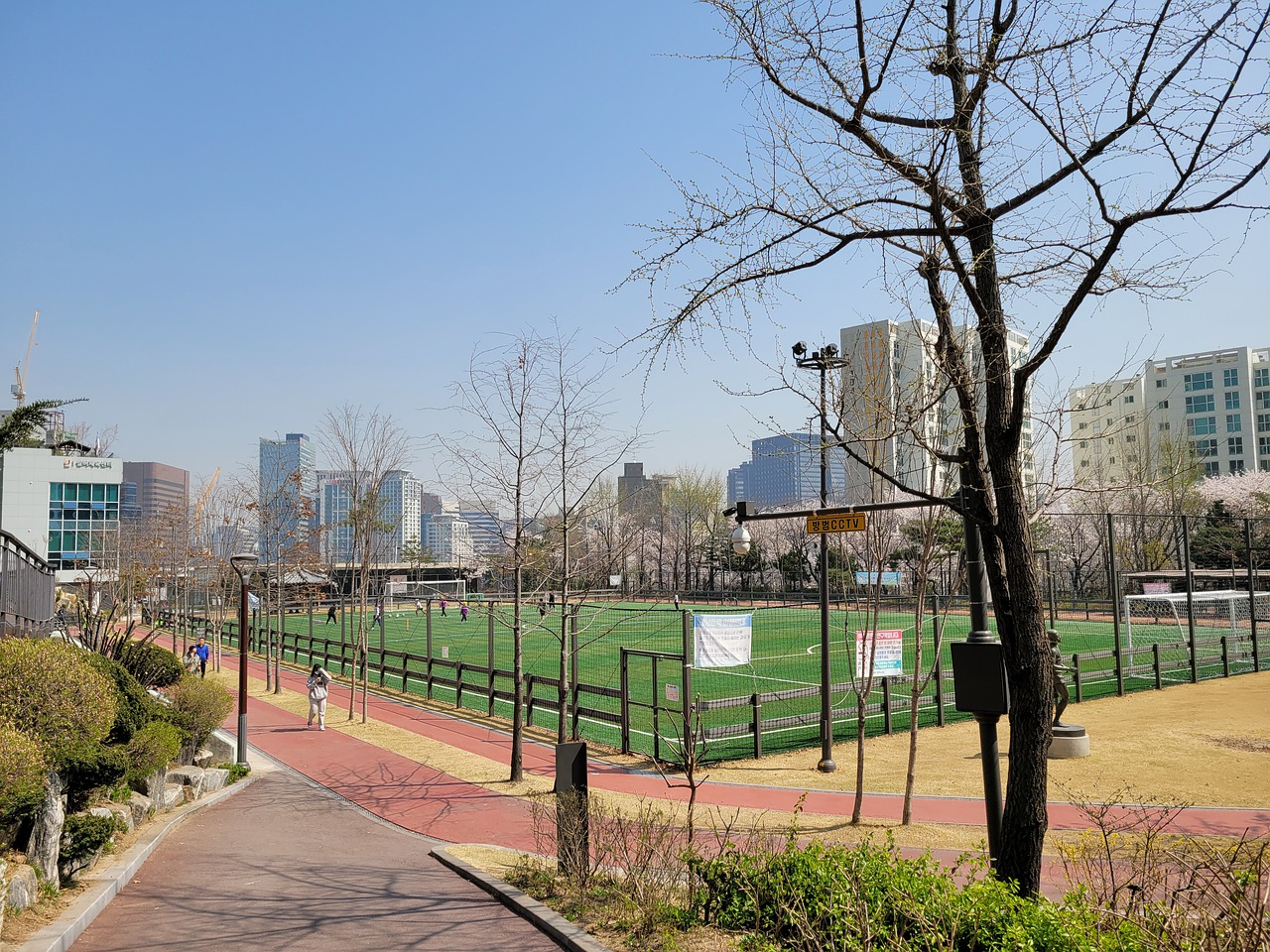 明日焦点之战：活塞VS雷霆，胜负悬念即将揭晓！.